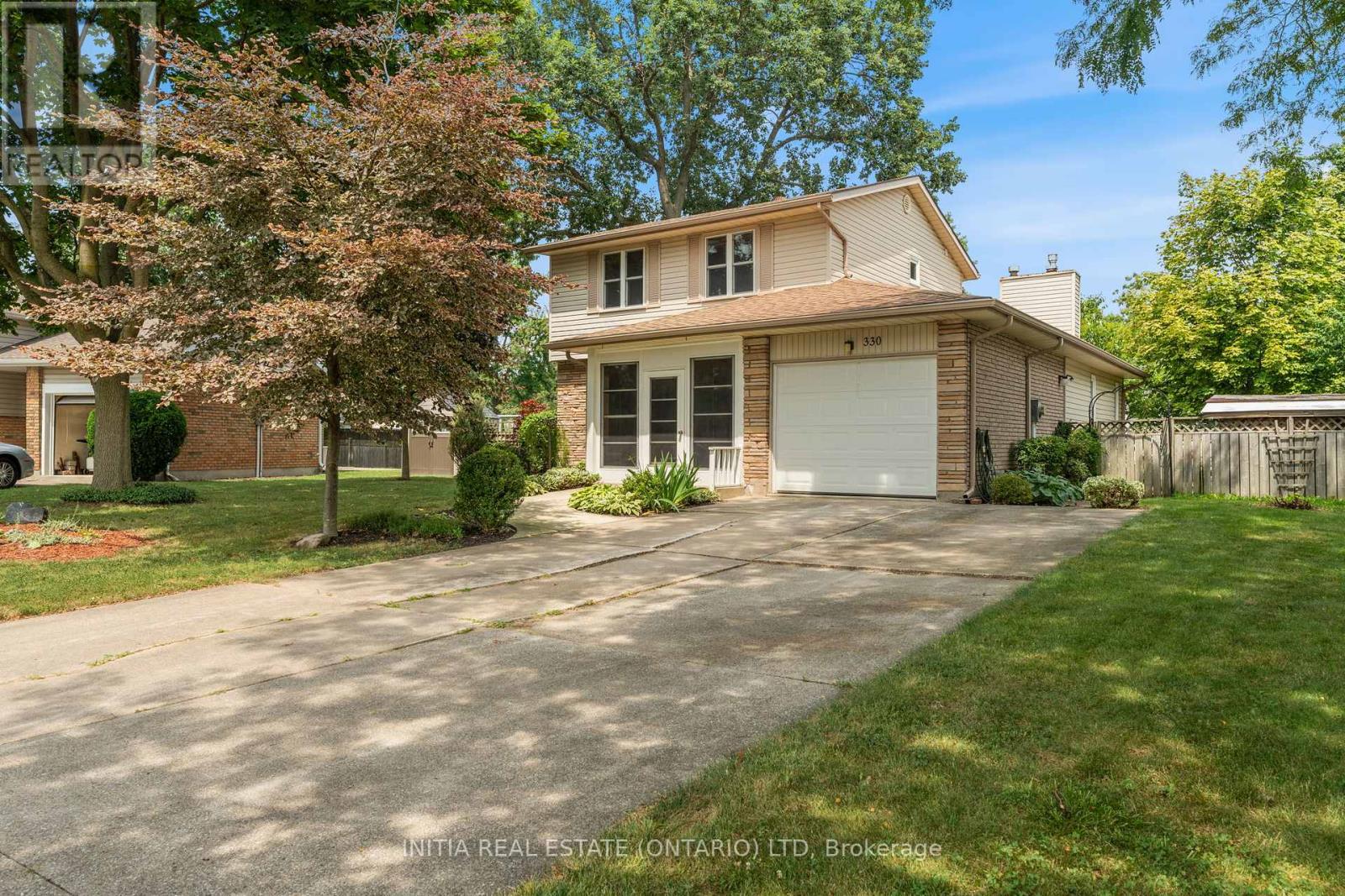 330 WILLOW CRESCENT, St. Clair