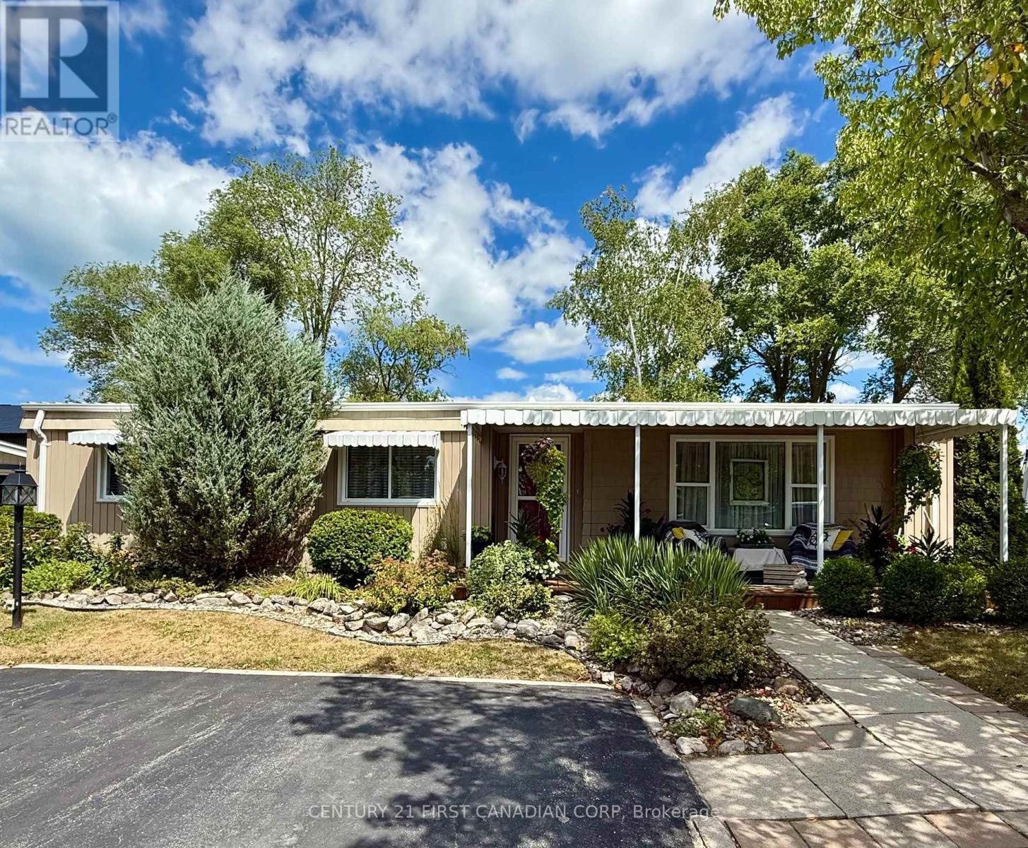 29 MAPLE GROVE COURT, South Huron (Stephen)