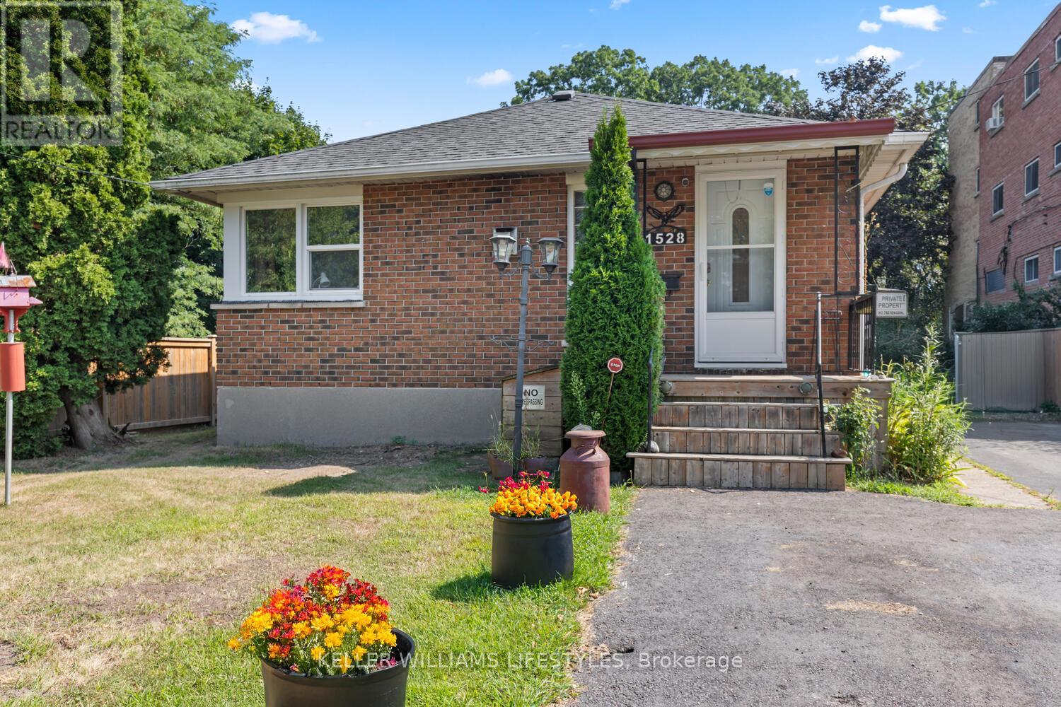 1528 MCLARENWOOD TERRACE, London East (East O)