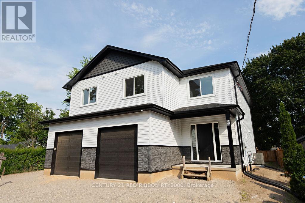122 BURNS STREET, Strathroy-Caradoc (SW)