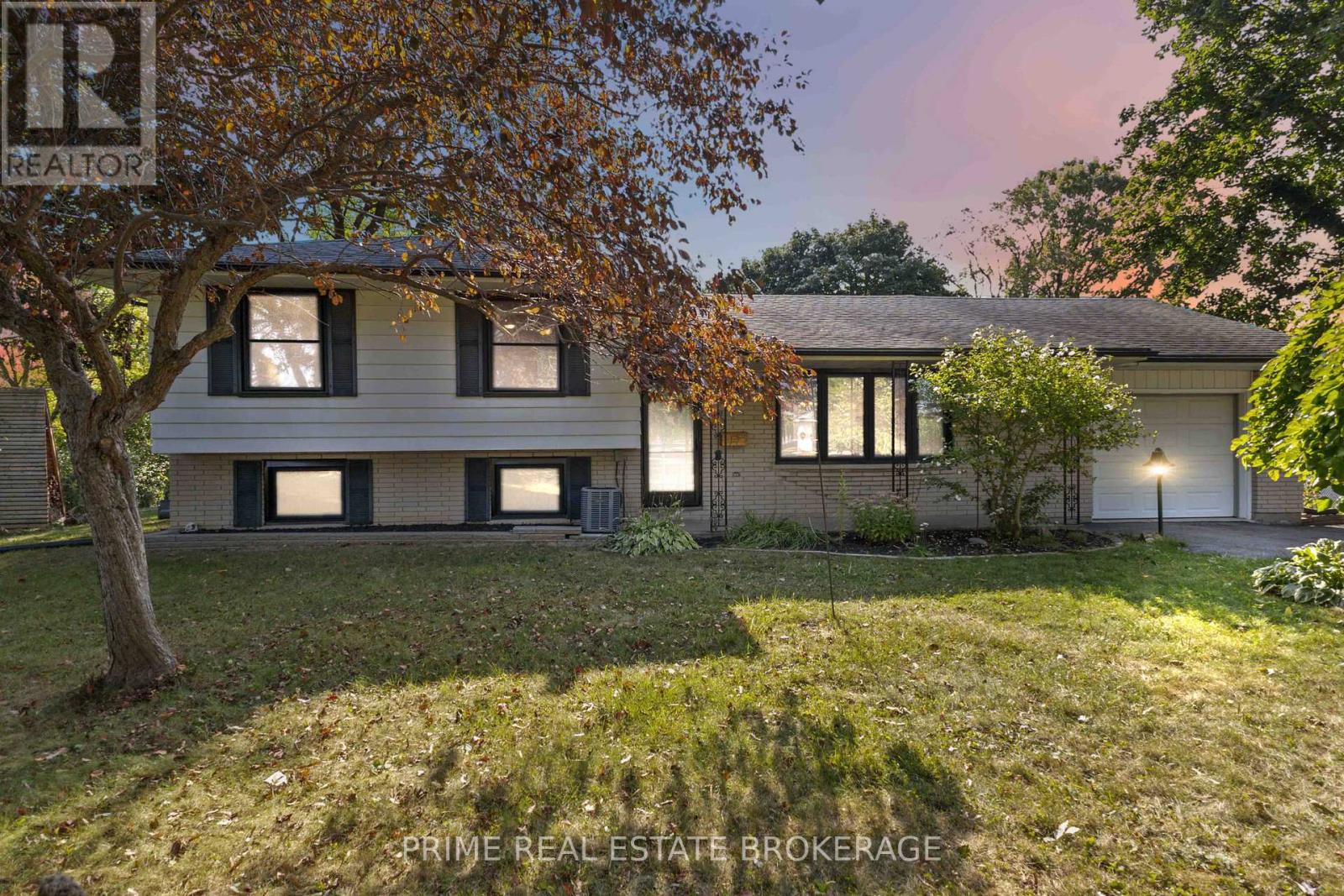 2141 SUNNINGDALE ROAD E, London North (North D)