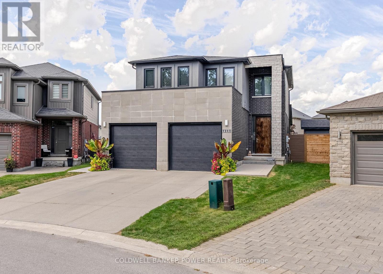2224 YELLOWBIRCH PLACE, London North (North S)