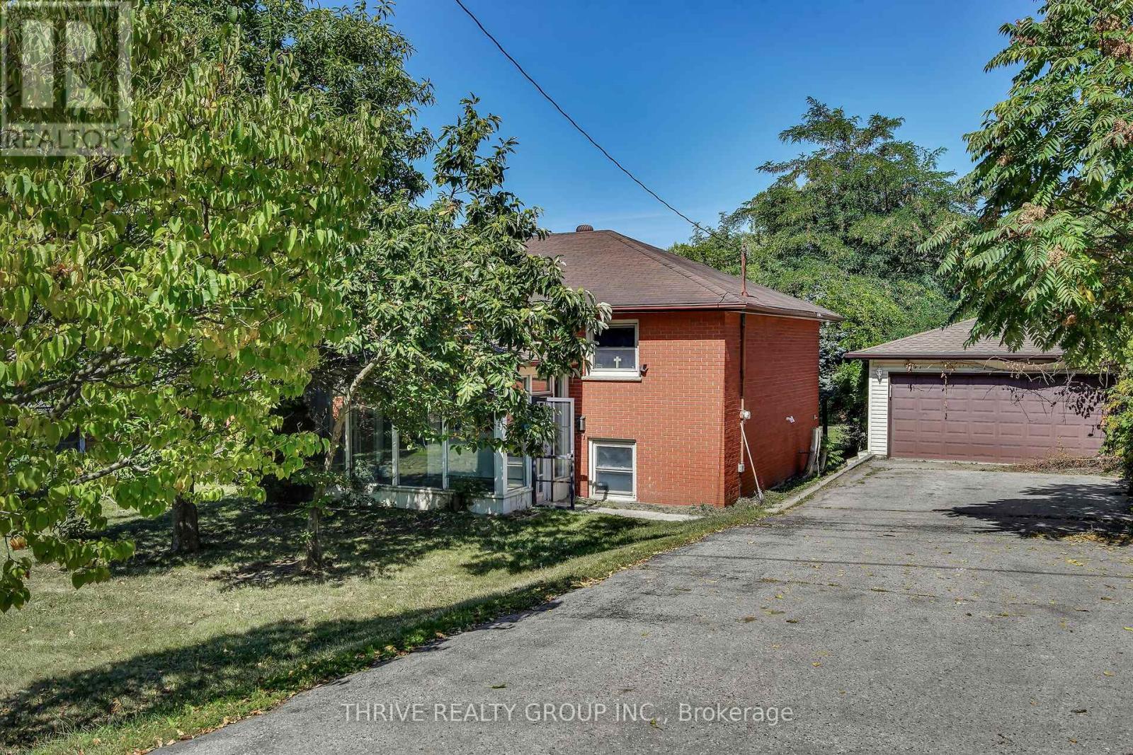 425 RIVERSIDE DRIVE, London North (North N)