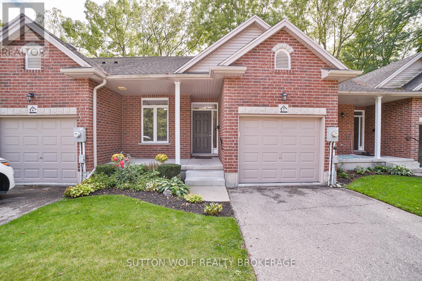 7 - 384 HEAD STREET N, Strathroy-Caradoc (NE)