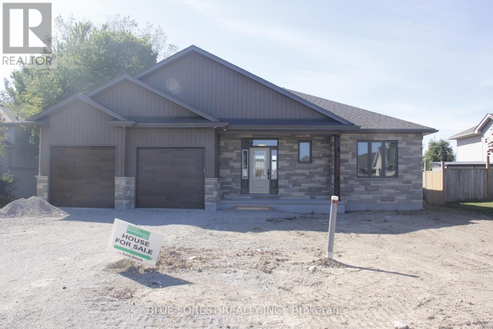 218 SNYDERS AVENUE, Central Elgin (Belmont)