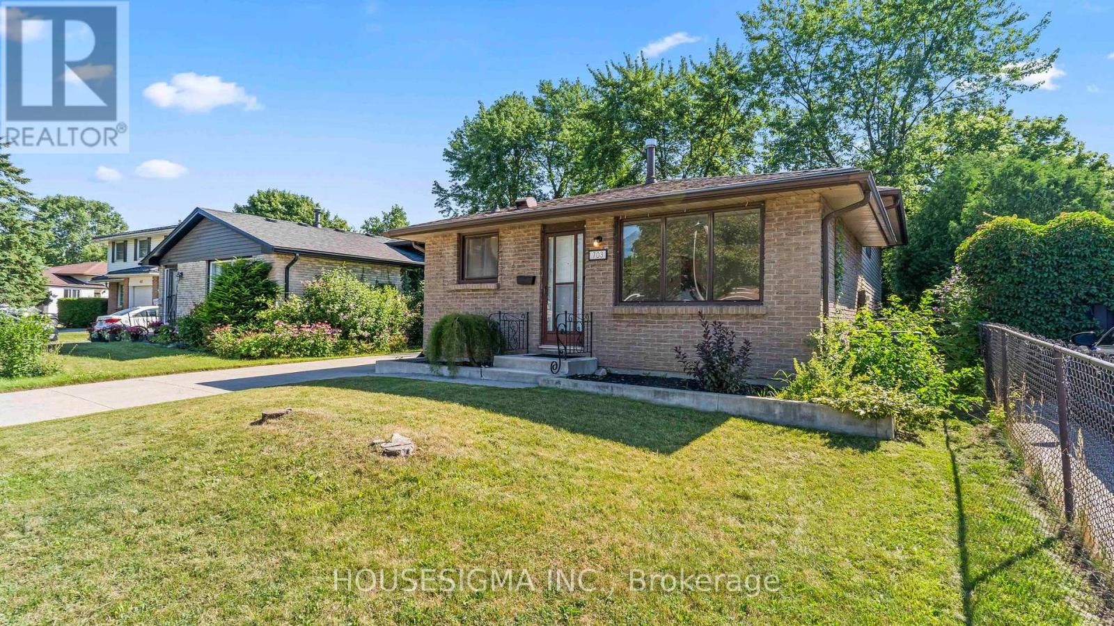703 MILLBANK DRIVE, London South (South Y)