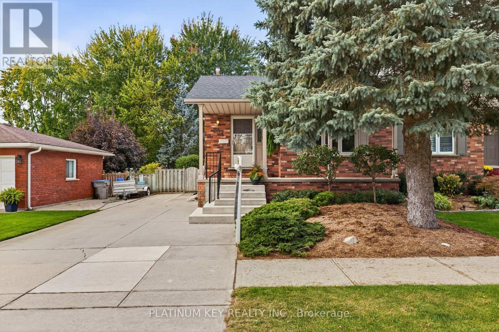 334 MCKELLAR STREET, Strathroy-Caradoc (SW)