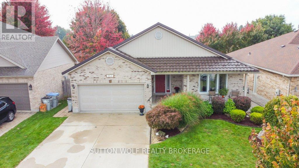 82 LAURA LANE, Strathroy-Caradoc (NE)