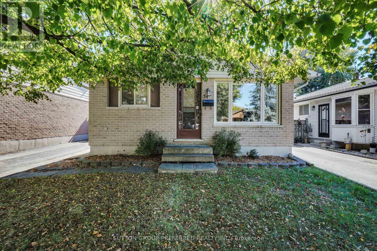 34 HEARTHSIDE PLACE, London East (East I)