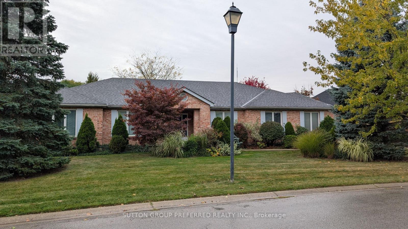 1 HIGHLAND WOODS COURT, London South (South P)
