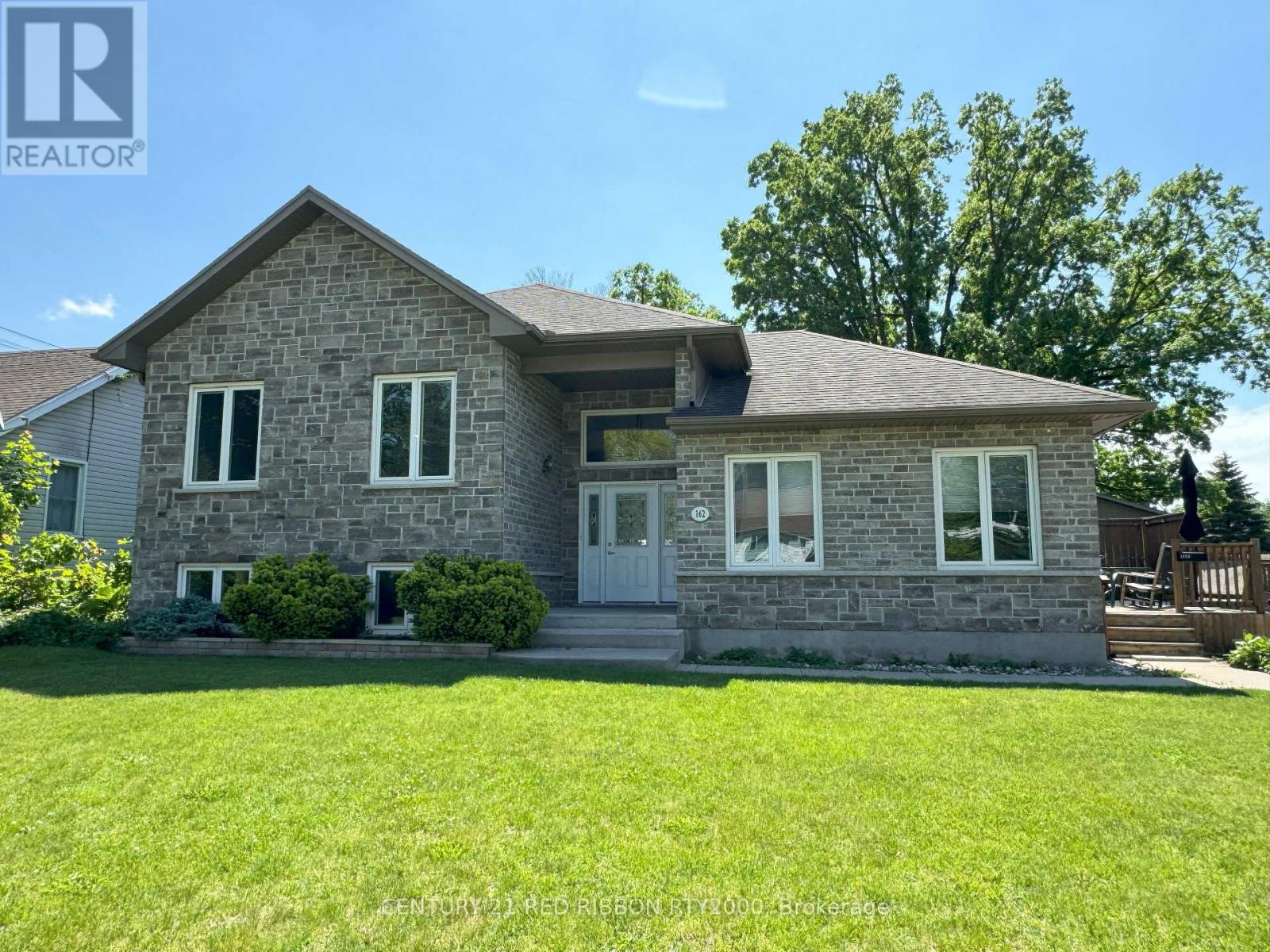 162 BURNS STREET, Strathroy-Caradoc (SW)