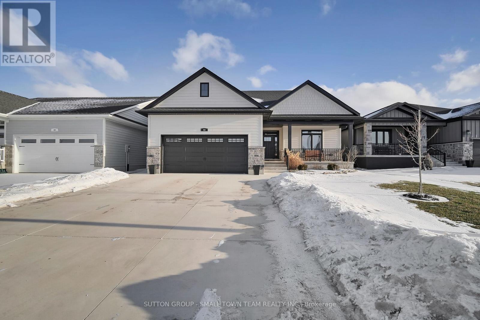 32 BROOKLAWN DRIVE, Lambton Shores (Grand Bend)