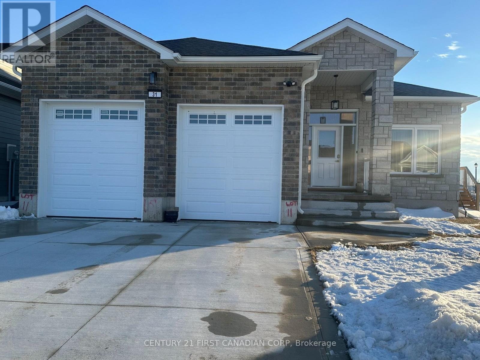 31 BROOKLAWN DRIVE, Lambton Shores (Grand Bend)