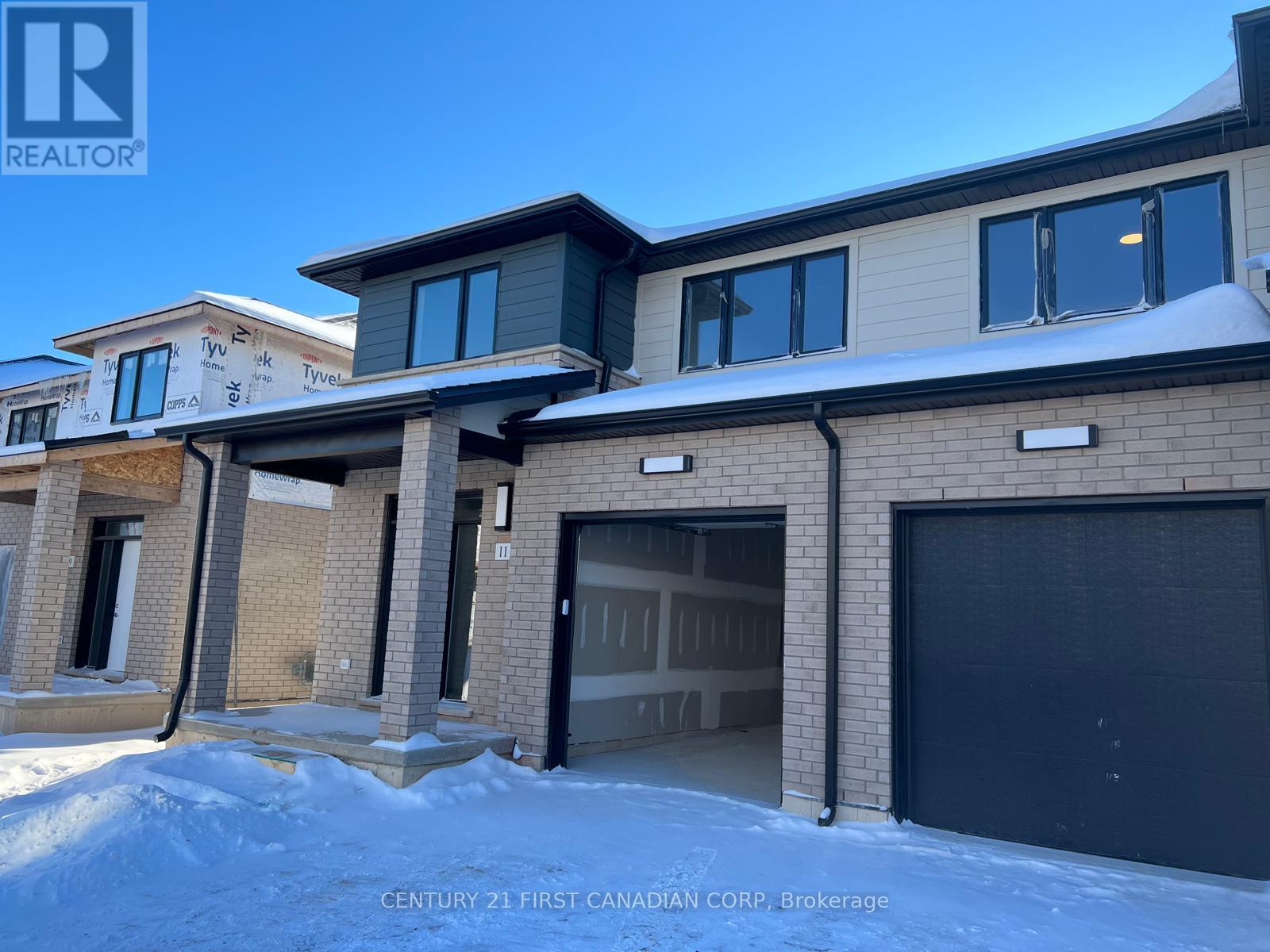 13 - 3635 SOUTHBRIDGE AVENUE, London