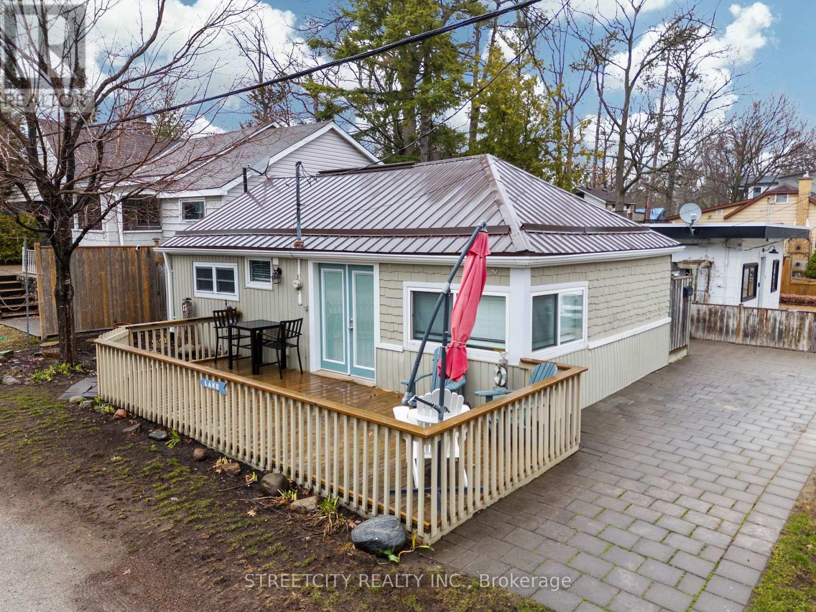17 WARWICK AVENUE, Lambton Shores (Grand Bend)
