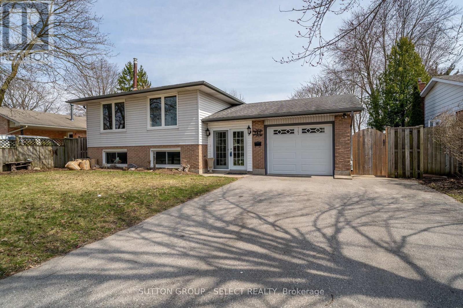 747 GRENFELL DRIVE, London