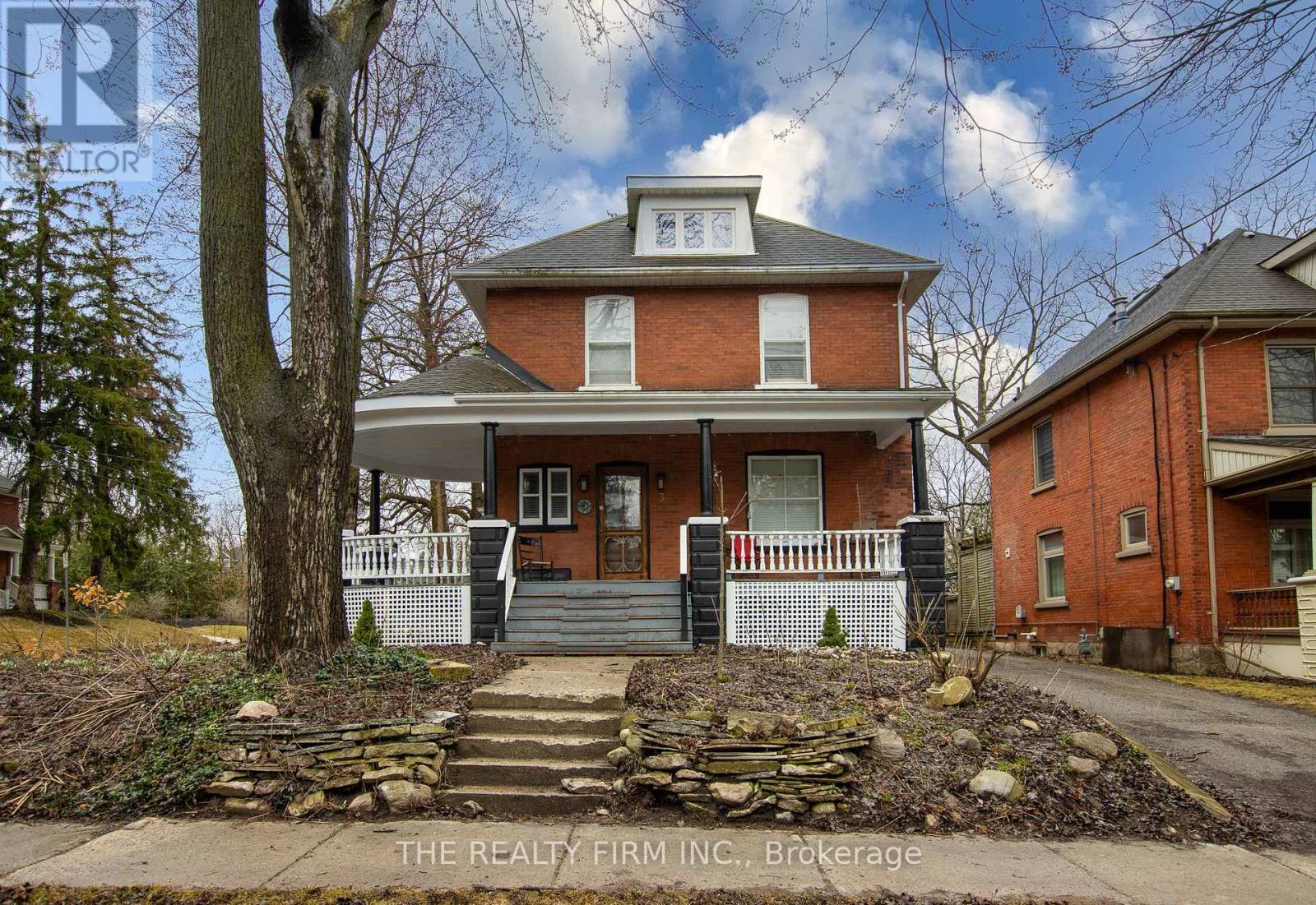 3 DALY AVENUE, Stratford