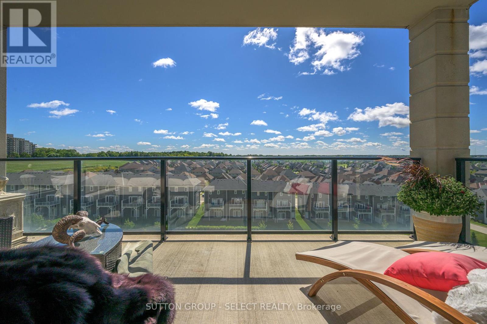 810 - 240 VILLAGEWALK BOULEVARD, London North (North R)