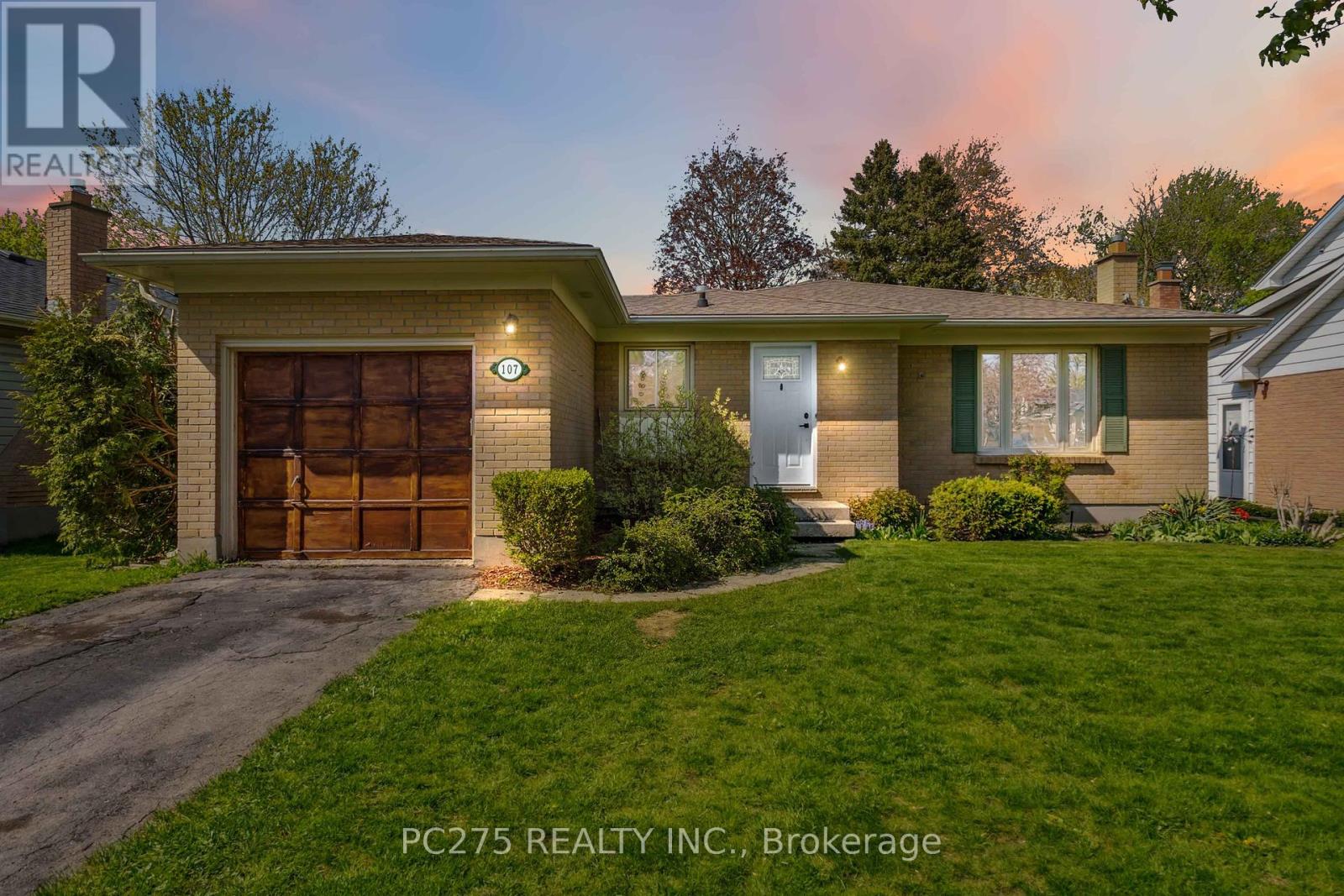 107 INVERARY CRESCENT, London North (North I)