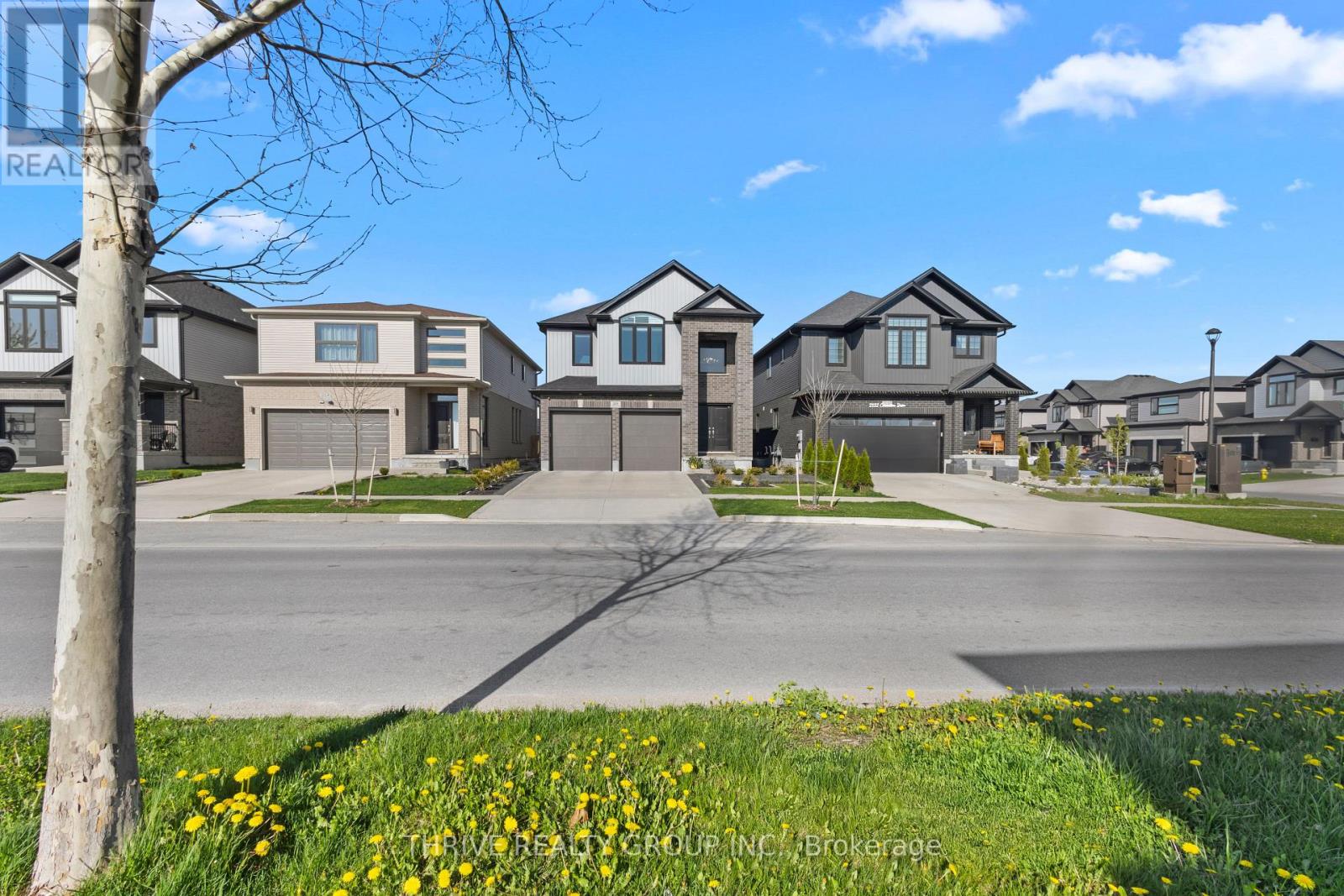 2128 CORONATION DRIVE, London North (North E)