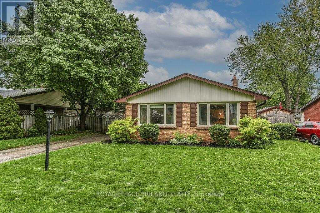 44 TWEED CRESCENT, London North (North H)
