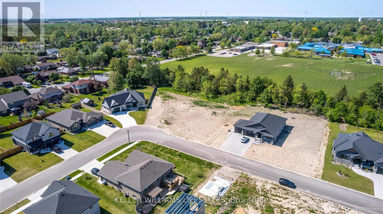 118 PHIBBS STREET, Lambton Shores (Forest)