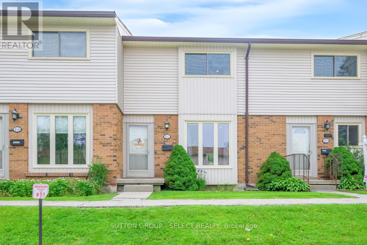 102 - 1328 COMMISSIONERS ROAD W, London South (South B)