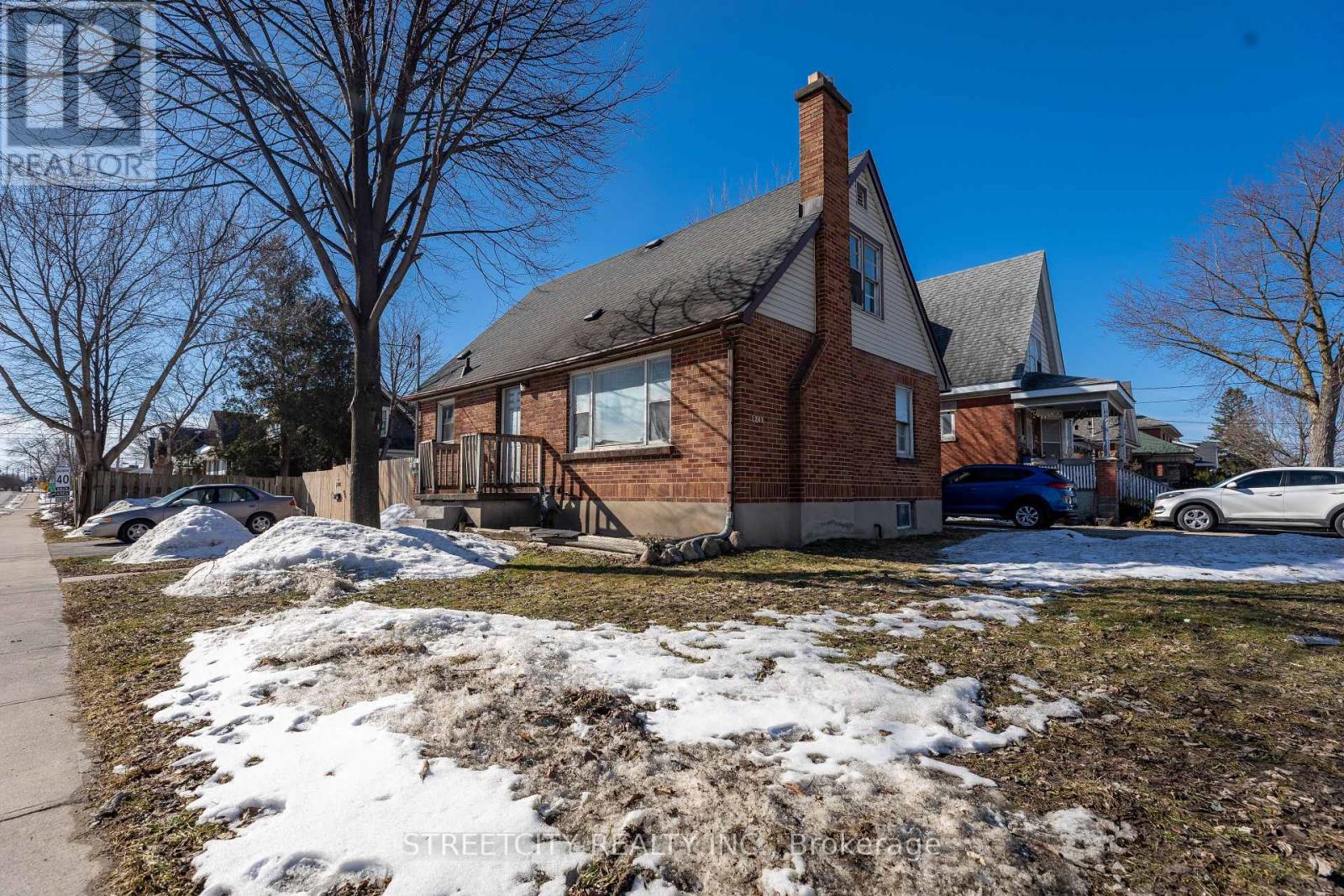 1203 FLORENCE STREET, London East (East M)