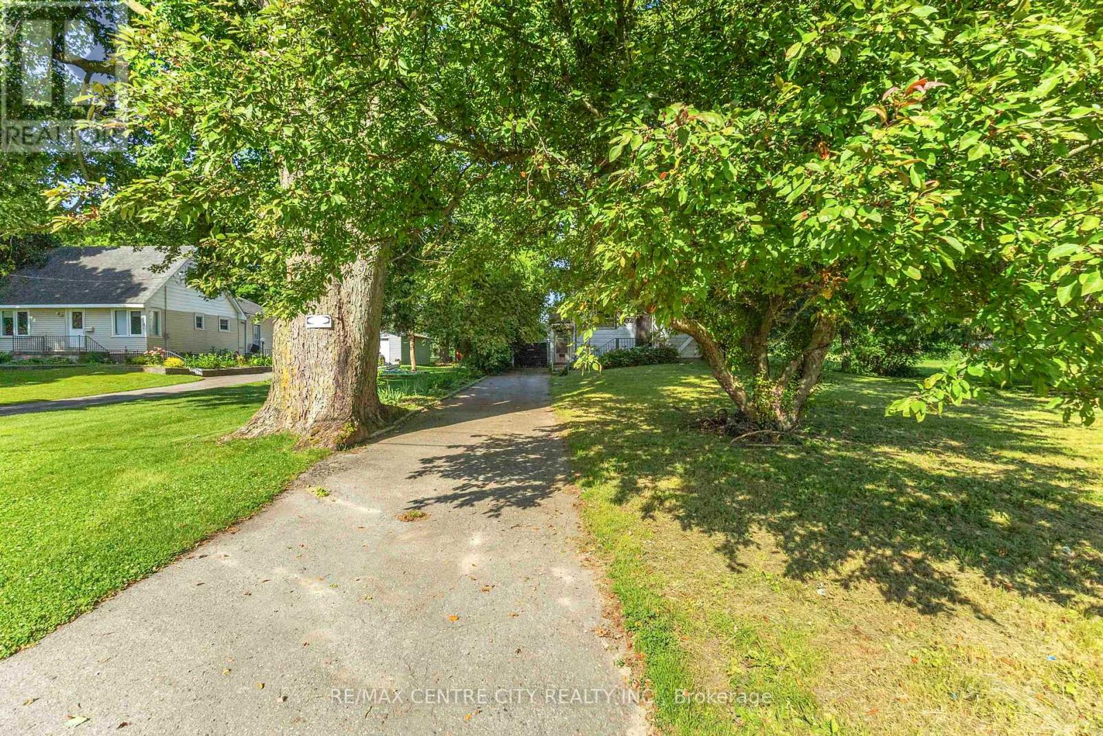 1131 CRUMLIN SIDE ROAD, London East (East J)