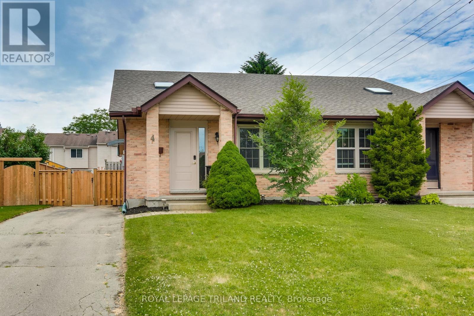 4 LA MANTIA AVENUE, Strathroy-Caradoc (SW)