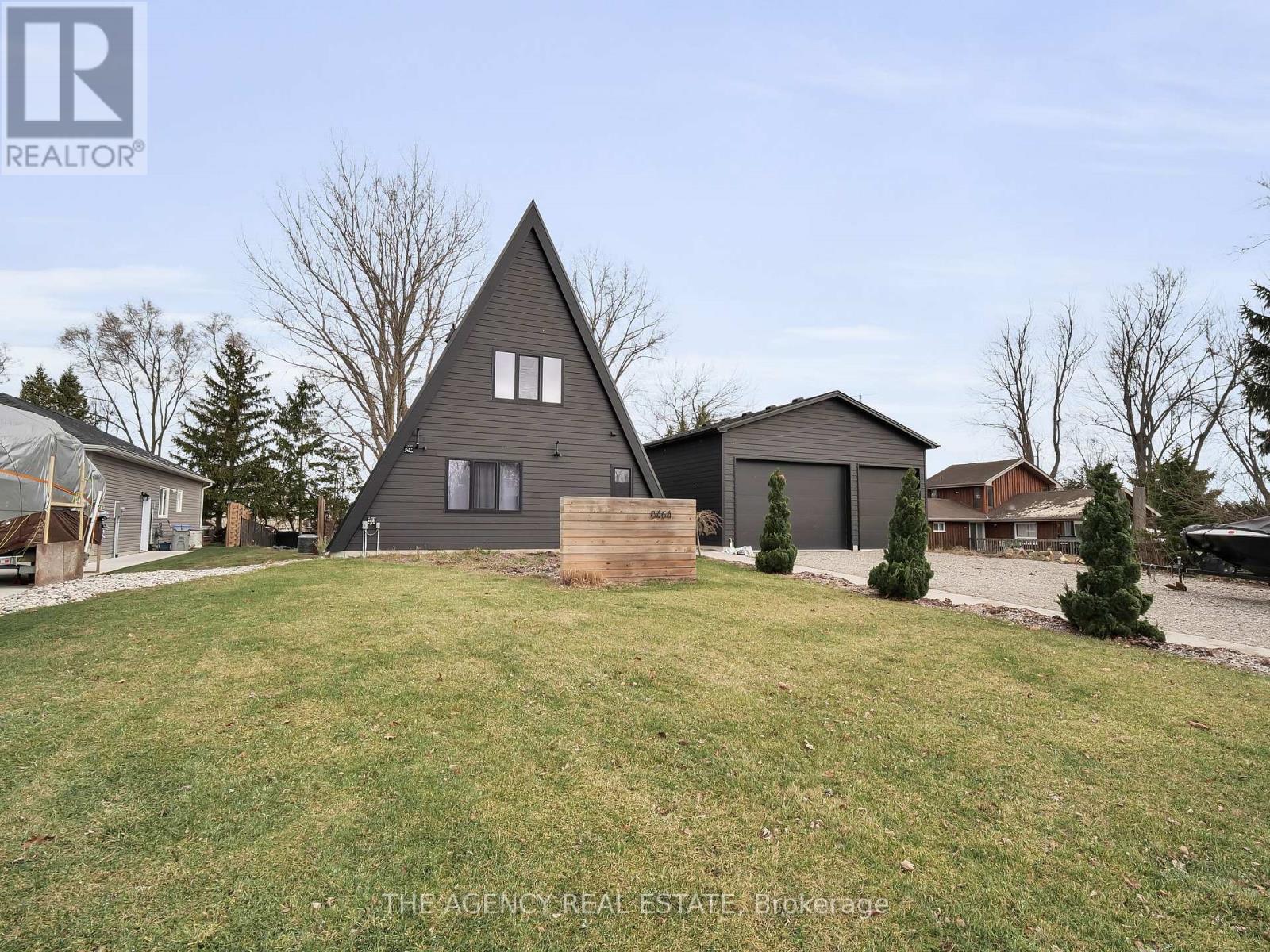 8464 ADAMS COURT, Lambton Shores (Grand Bend)