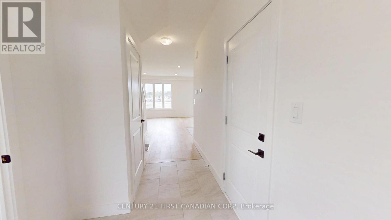 1217 TULLOCH AVENUE, London South (South U)