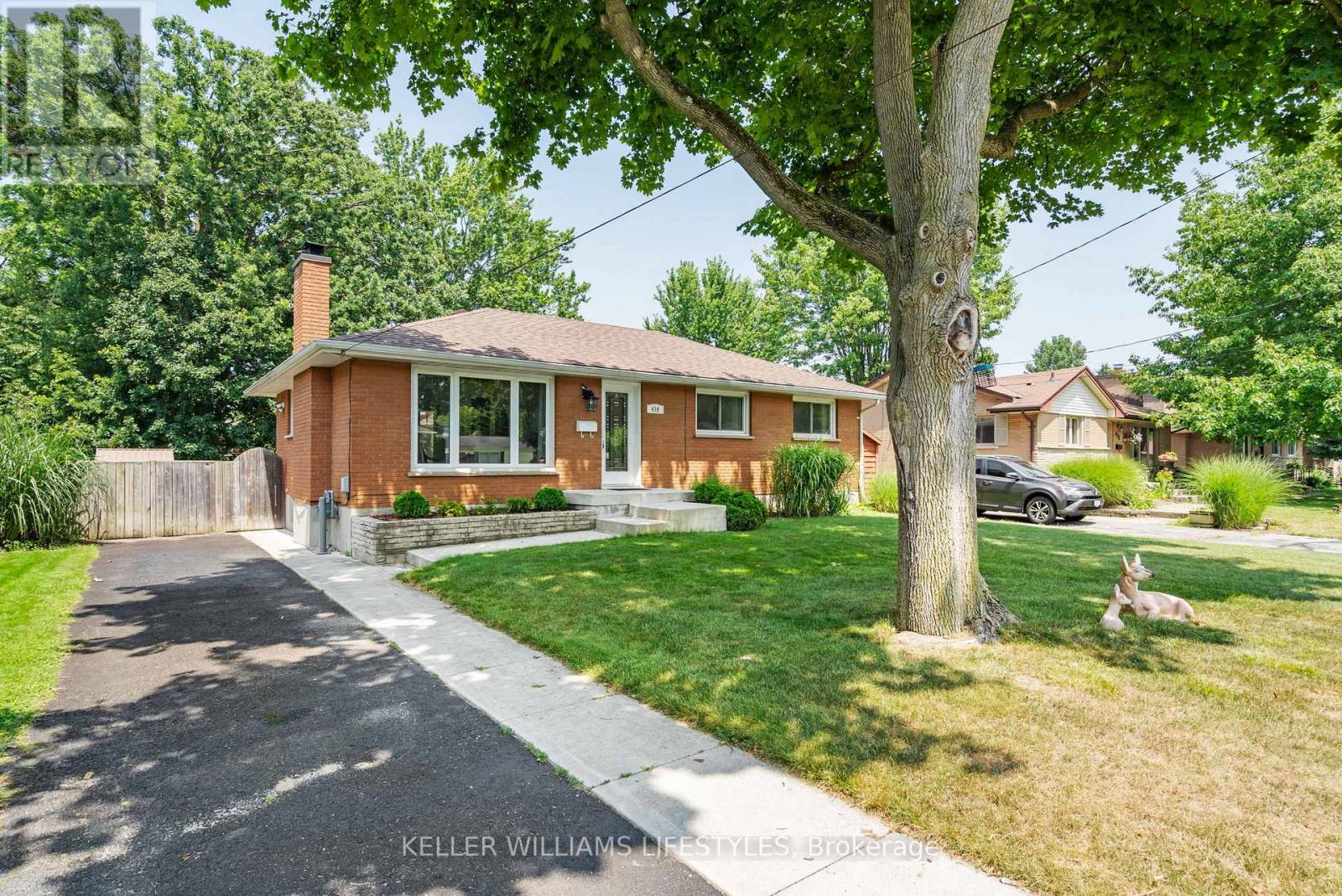 419 RANDOL DRIVE, London South (South D)