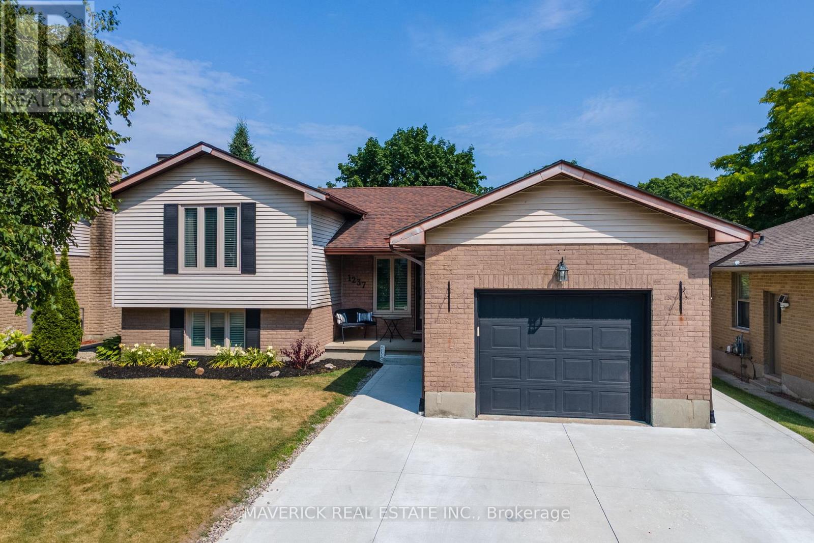 1237 GLENORA DRIVE, London North (North H)