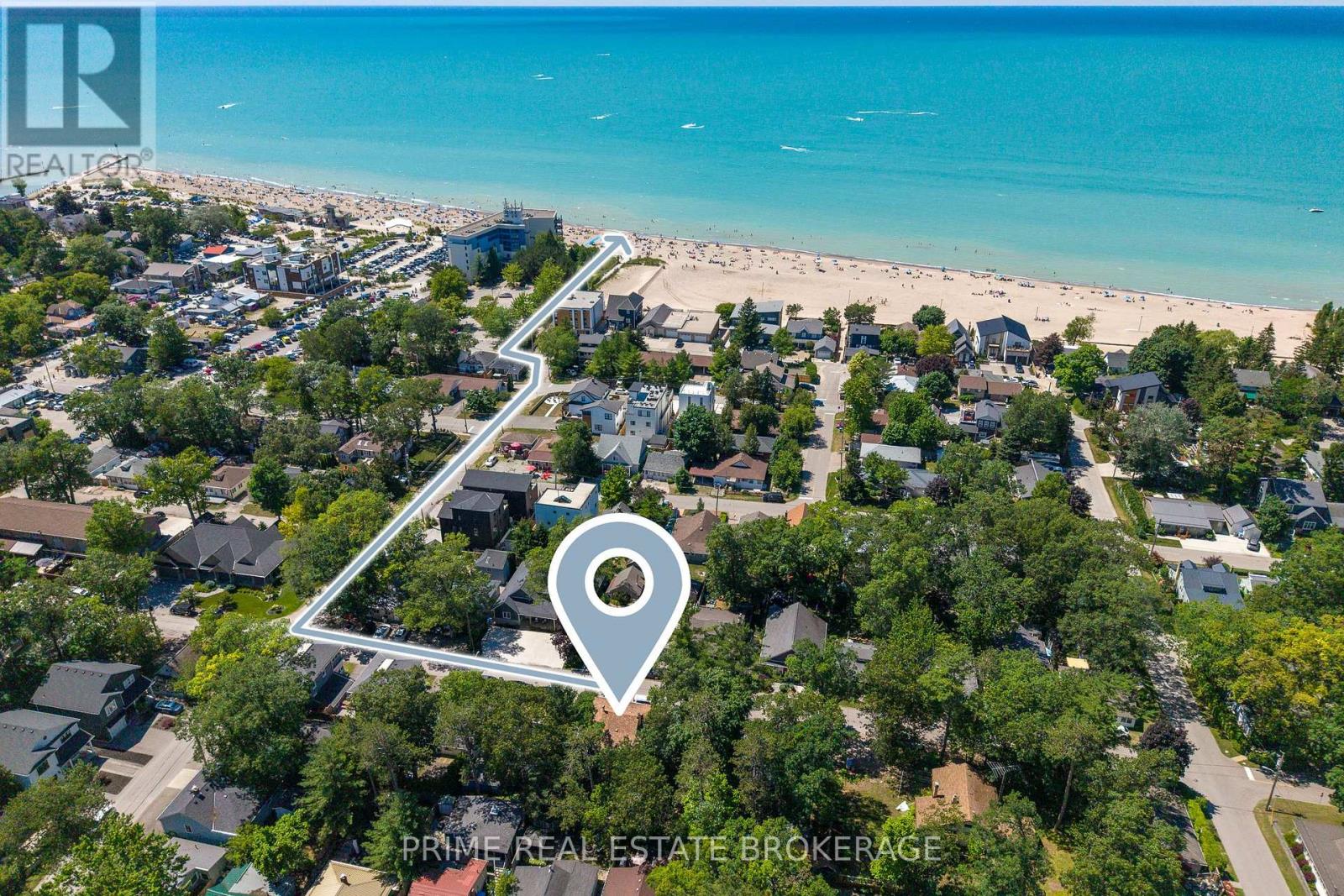 28 WOODWARD AVENUE, Lambton Shores (Grand Bend)