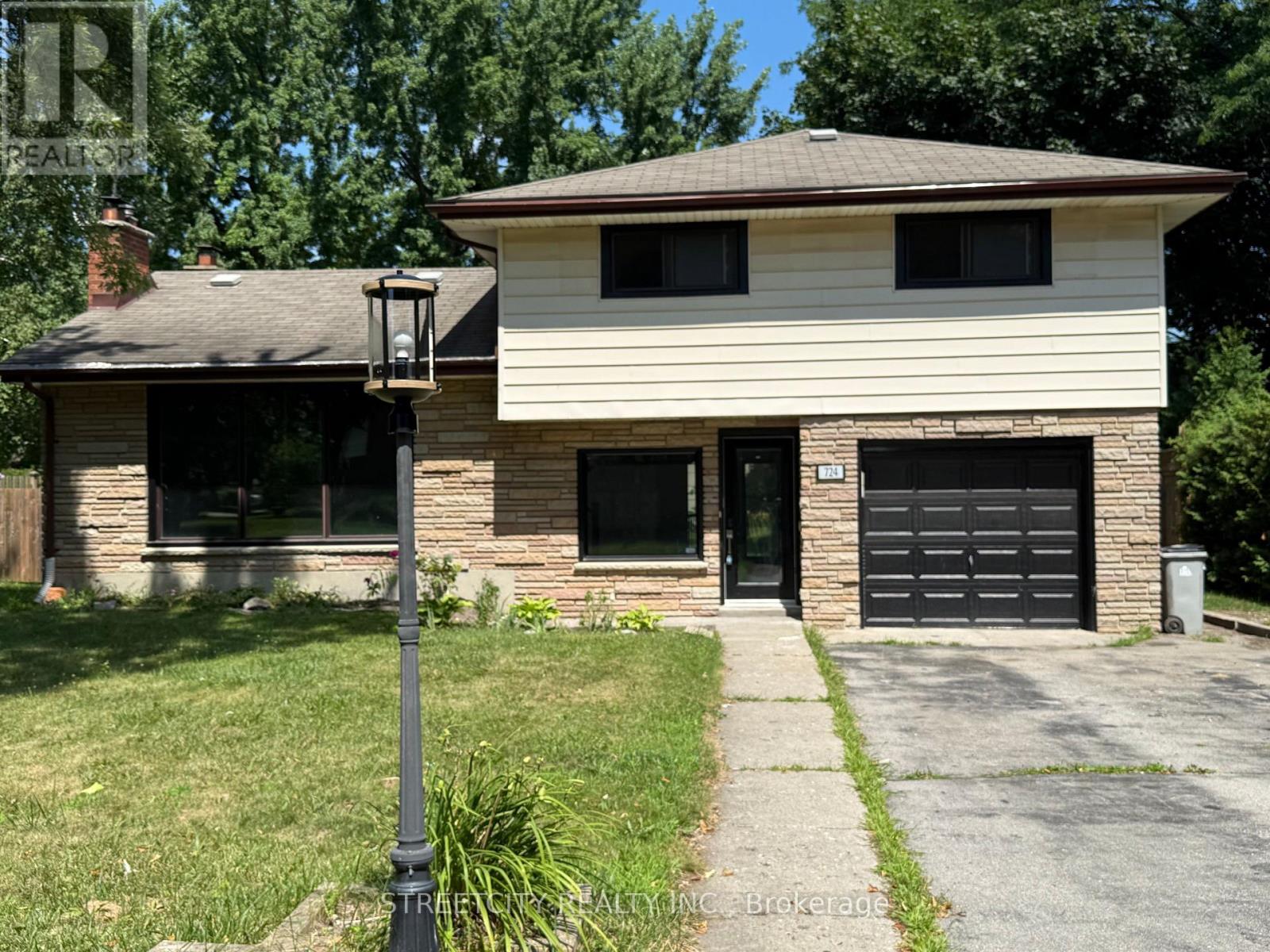 724 HEADLEY DRIVE, London North (North O)