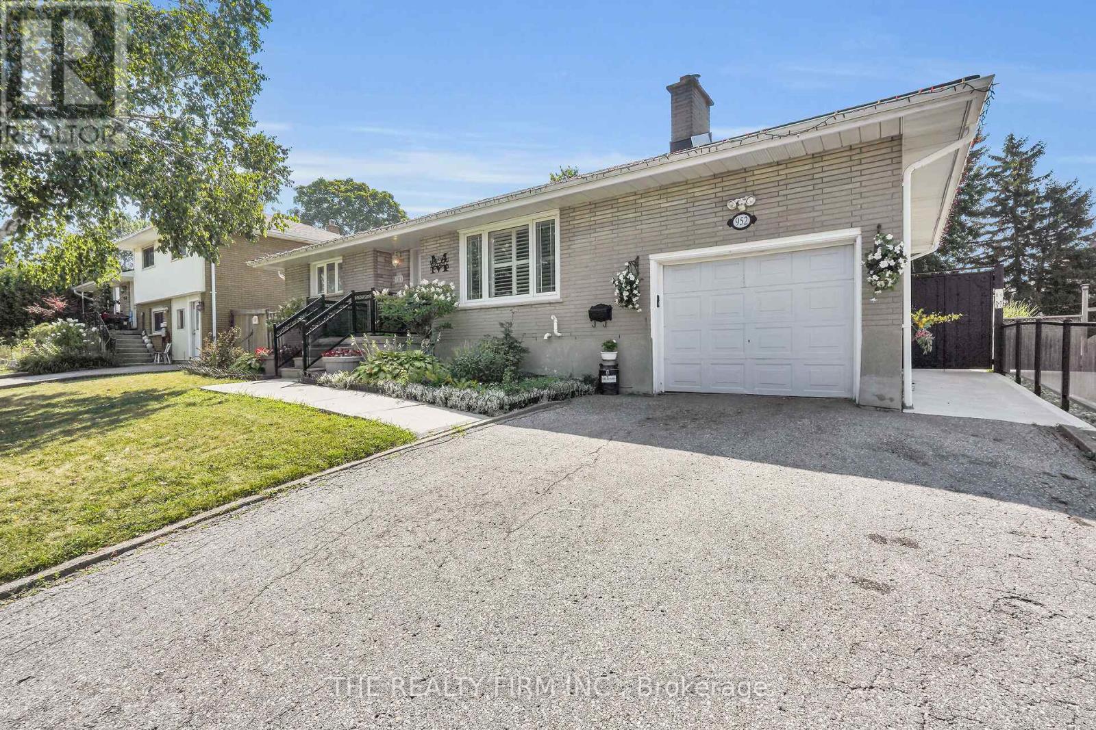 952 EAGLE CRESCENT, London South (South J)