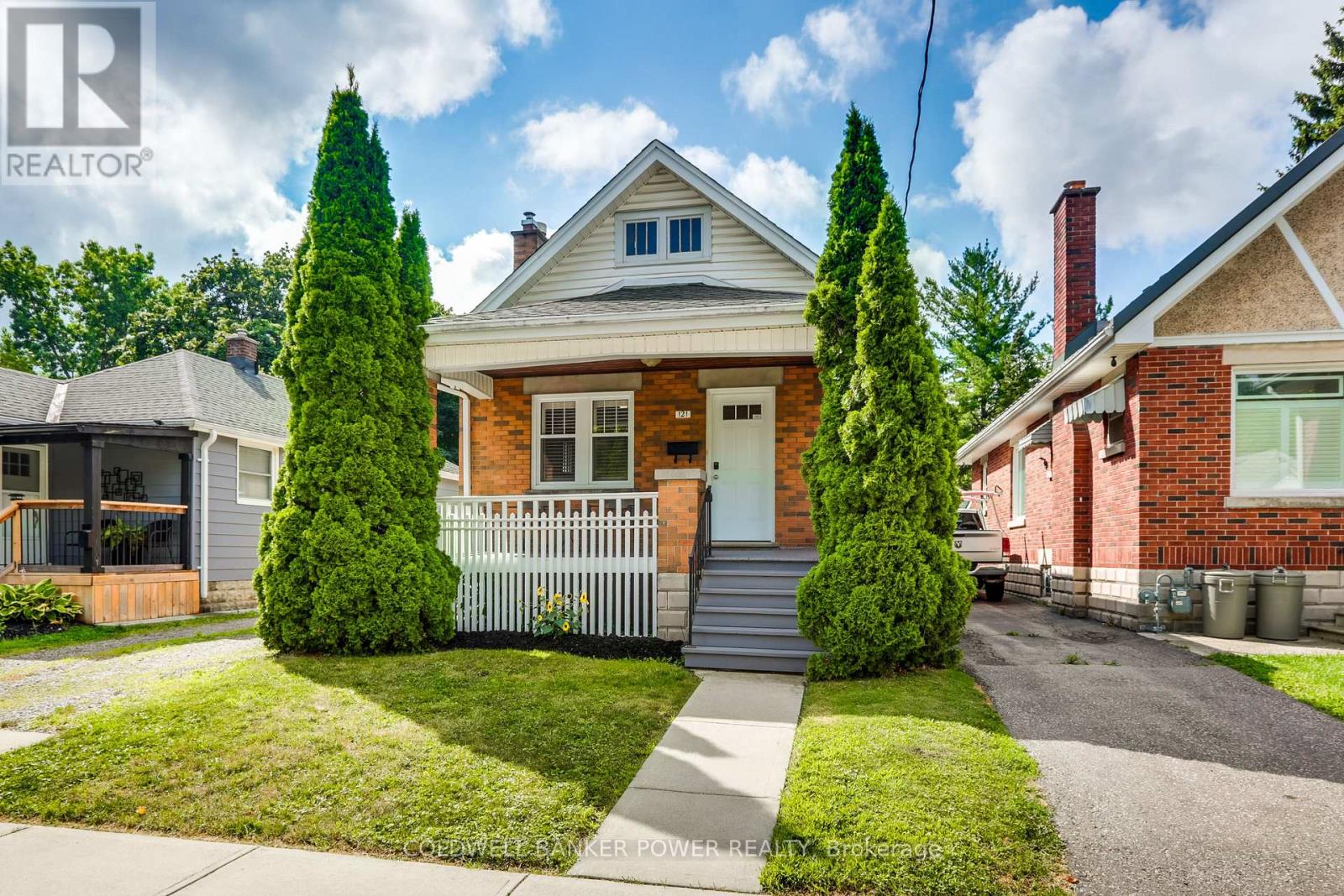 121 EMERY STREET E, London South (South G)