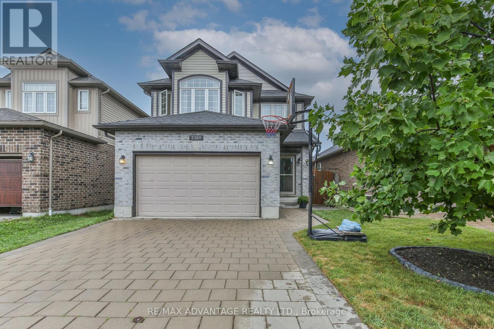 3389 EMILYCARR LANE, London South (South W)