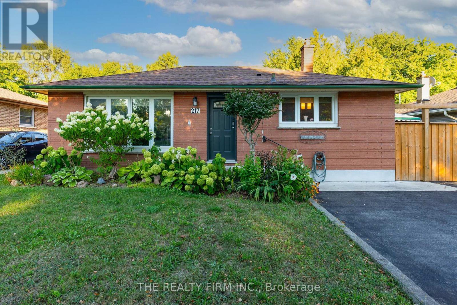 217 MANITOULIN DRIVE E, London East (East O)