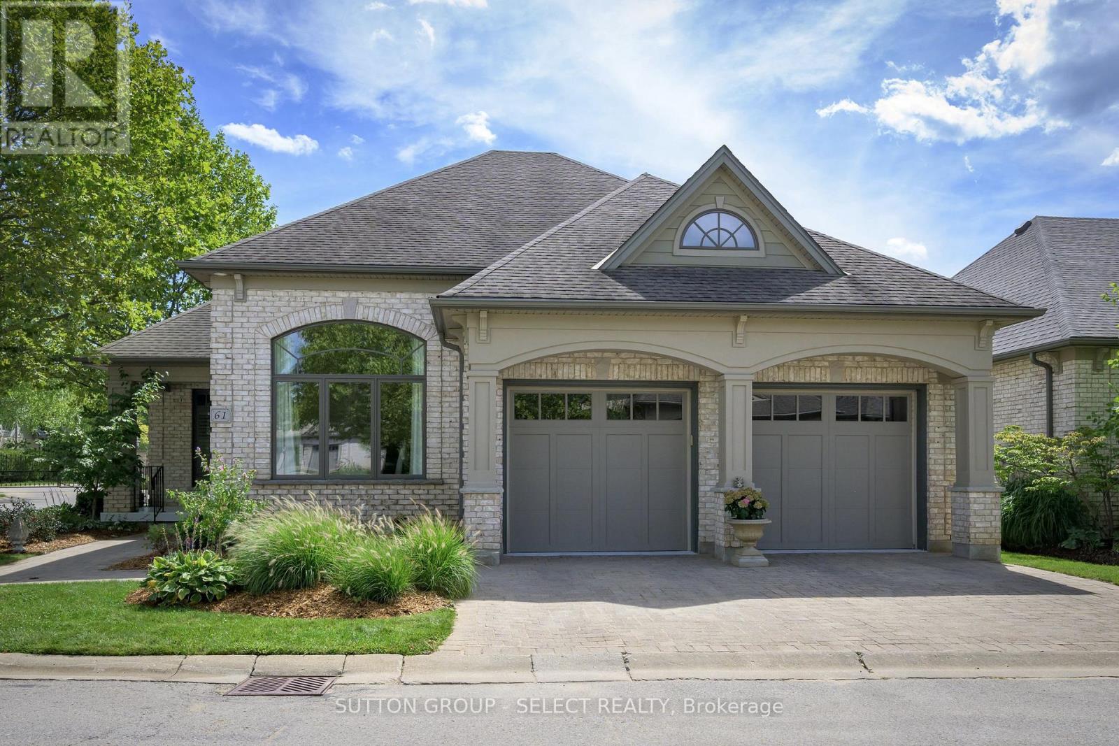 61 - 2014 VALLEYRUN BOULEVARD, London North (North R)