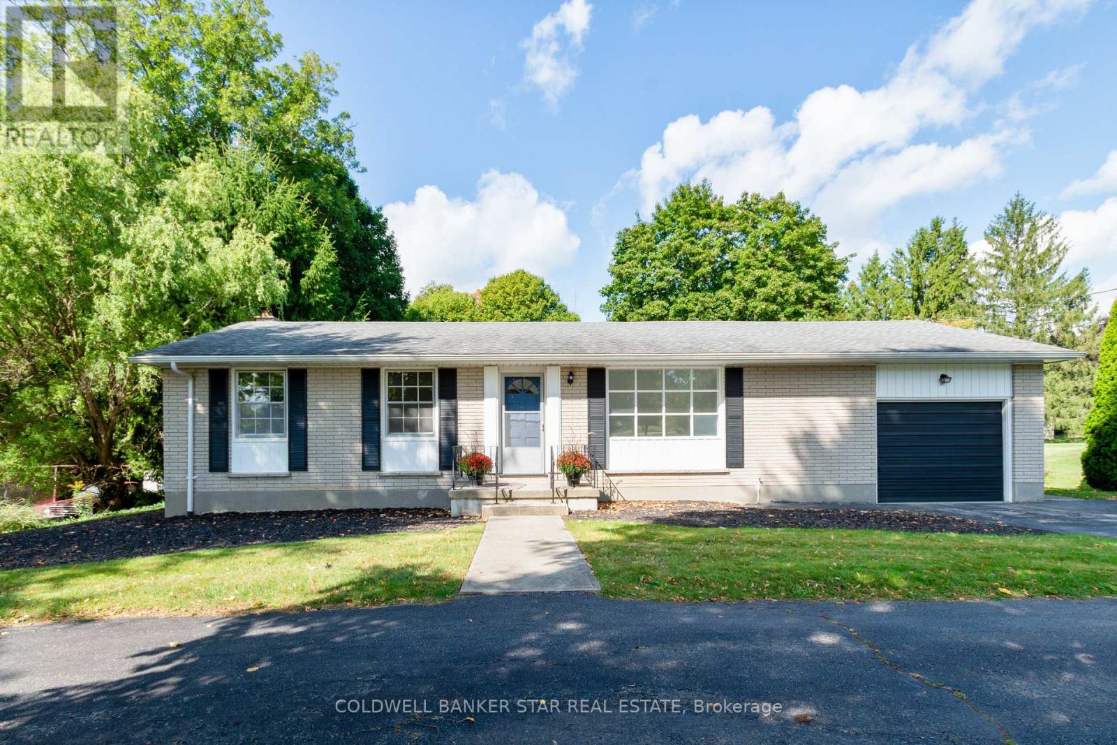 6361 SUNSET DRIVE, Central Elgin