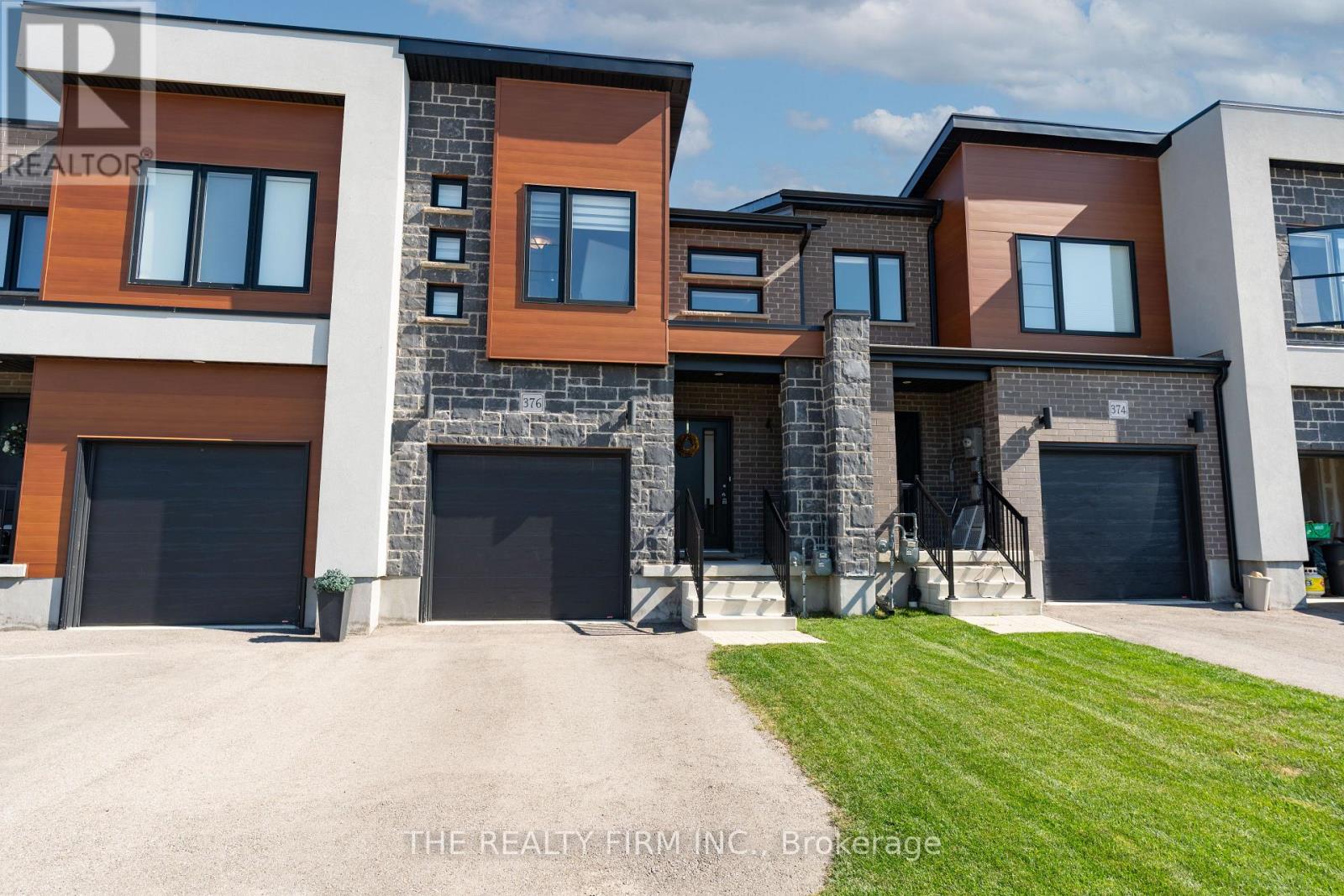 376 BRADSHAW DRIVE, Stratford
