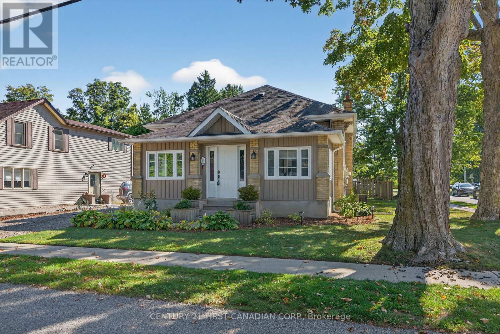 160 CATHERINE STREET, North Middlesex (Parkhill)