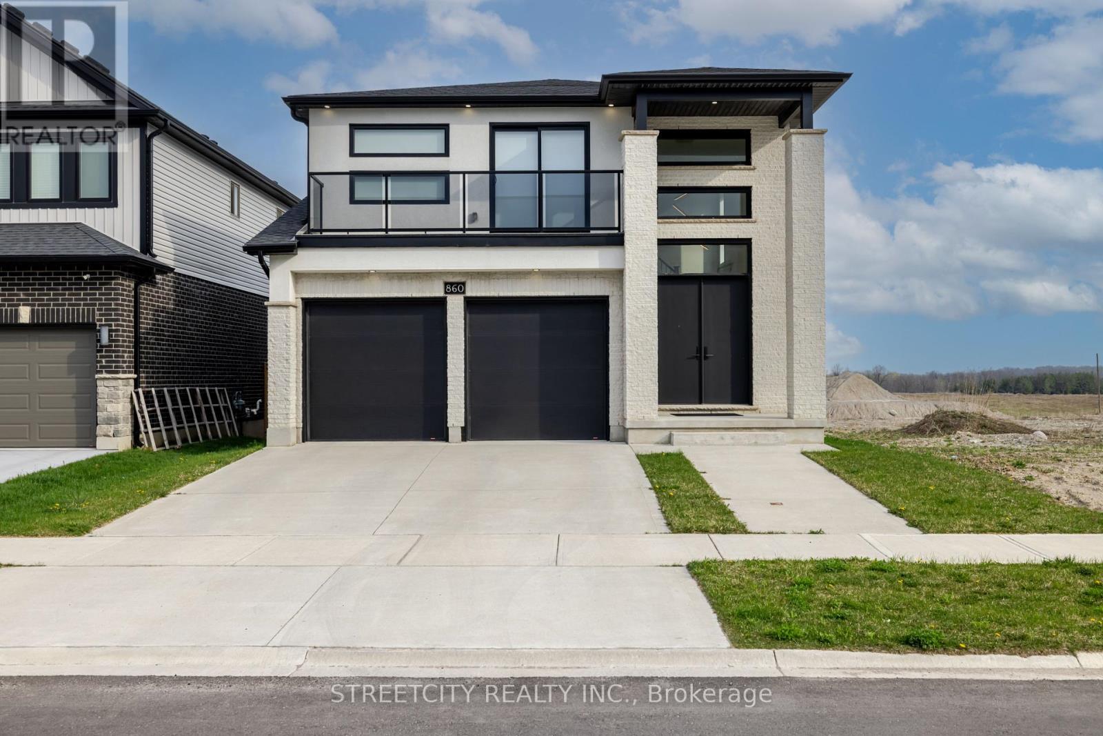 860 KLEINBURG DRIVE, London North (North B)