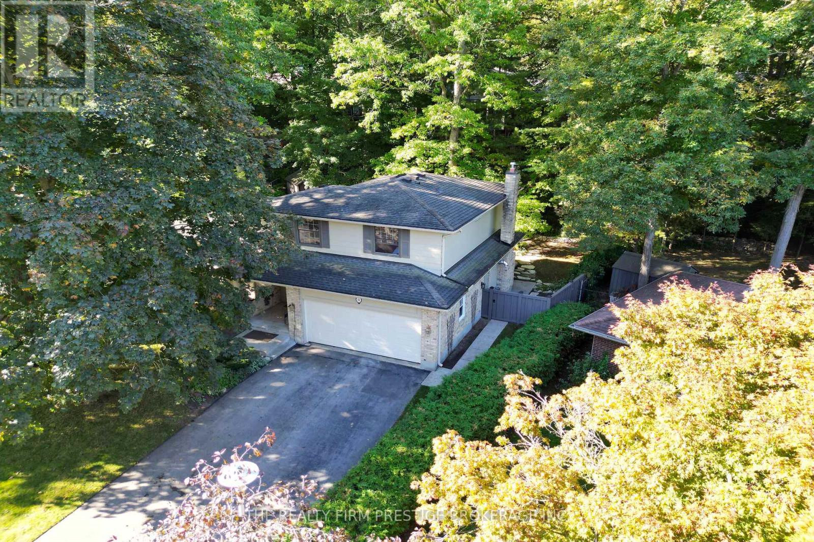 15 ROCKFORD CRESCENT, London South (South K)