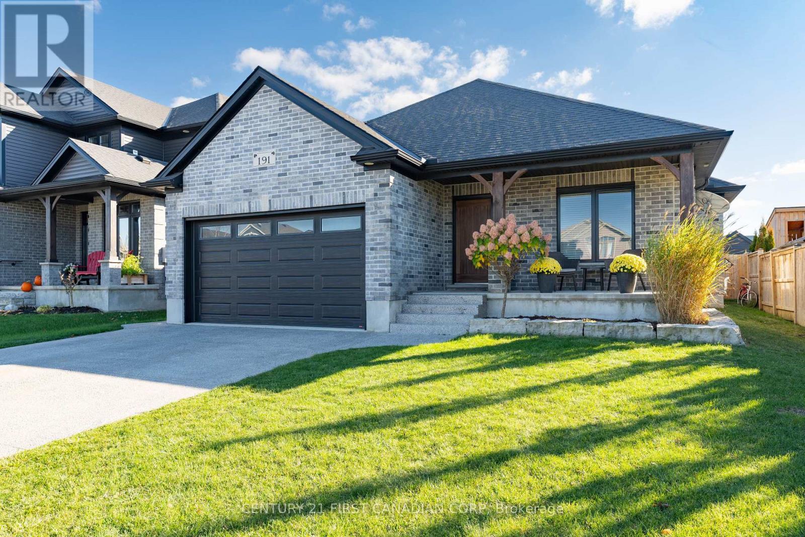 191 GILMOUR DRIVE, Lucan Biddulph (Lucan)