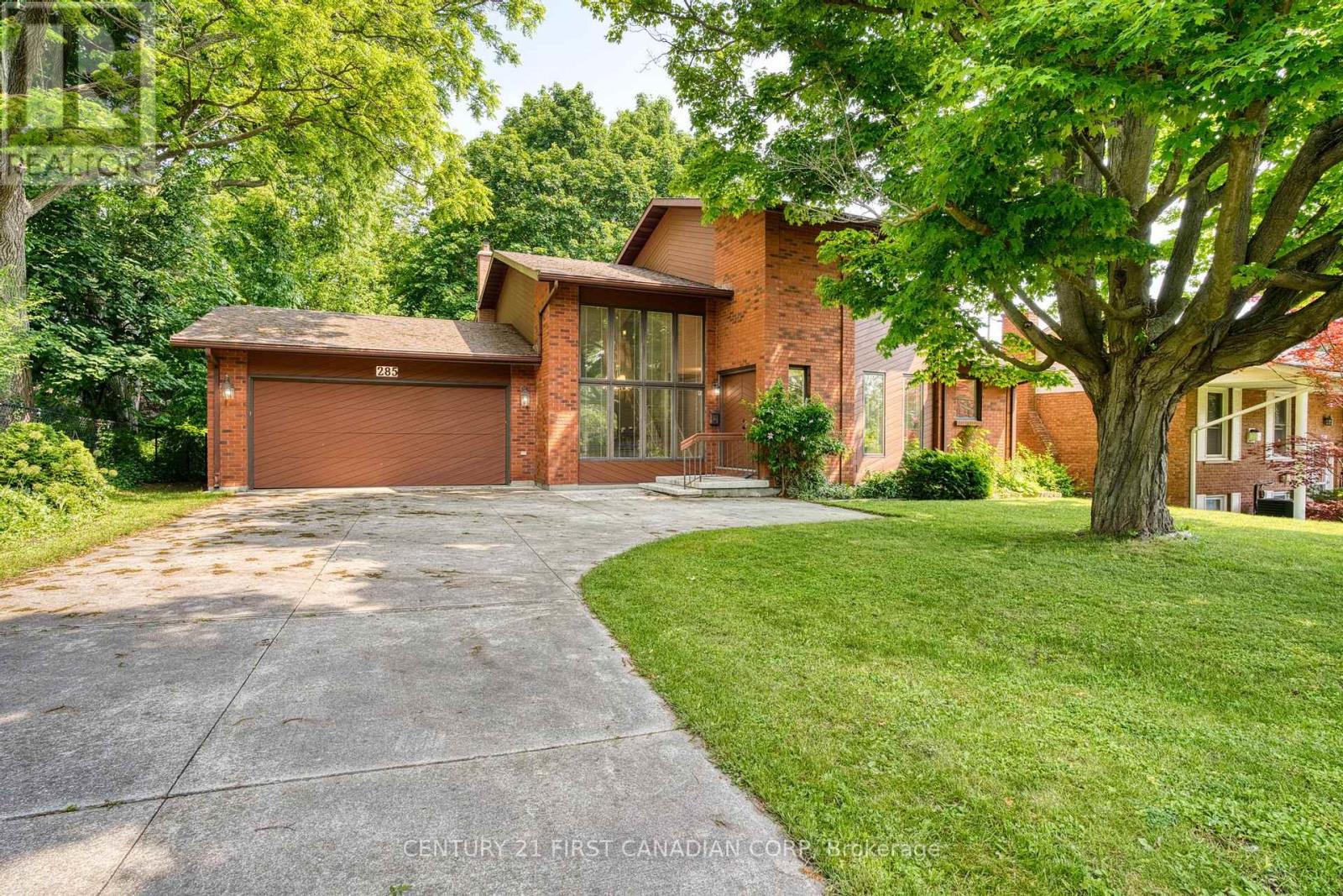 285 RIVERSIDE DRIVE, London North (North N)