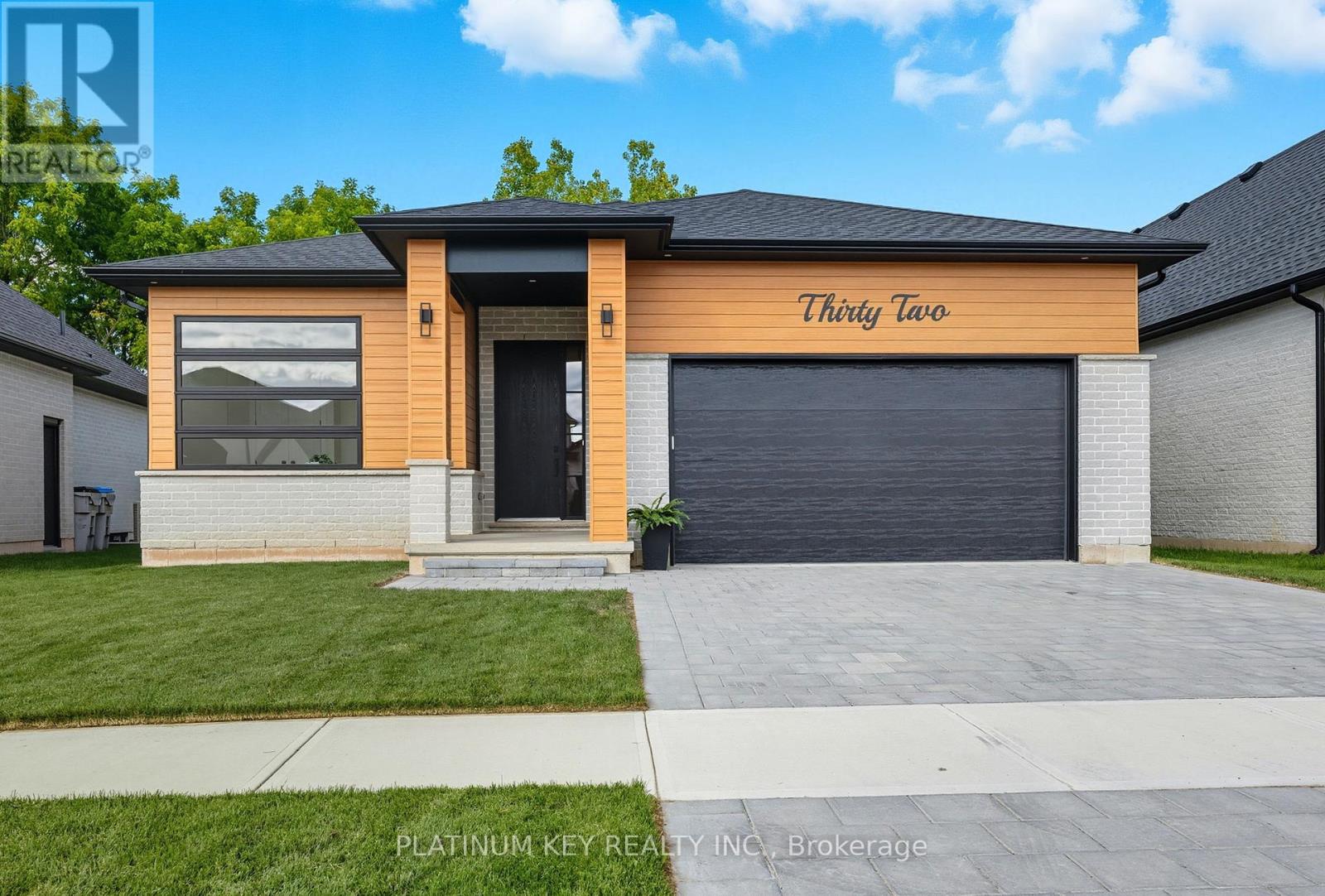 32 BRISCOE CRESCENT, Strathroy-Caradoc (NE)