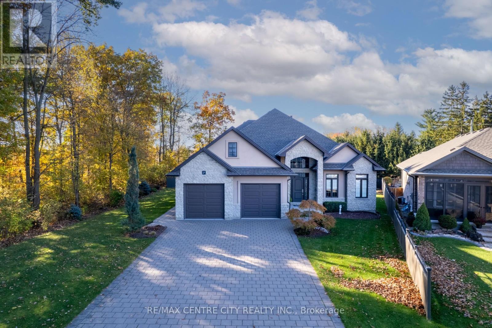 7 DRAKE COURT, Strathroy-Caradoc (SW)